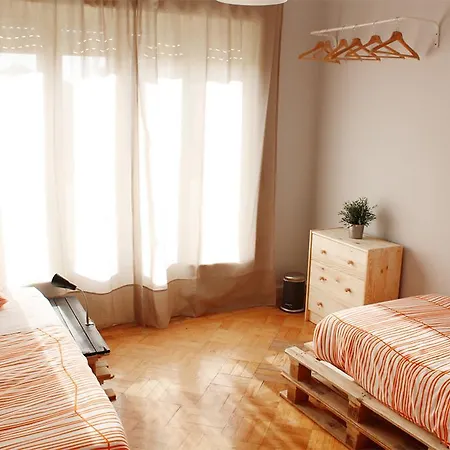 Watermark Surf House Espinho