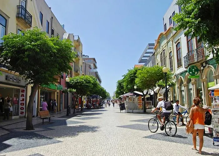 Watermark Surf House Espinho *