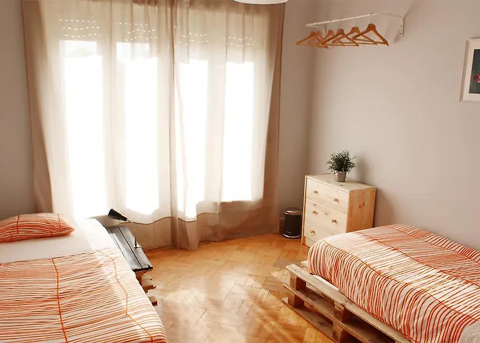 Watermark Surf House Espinho